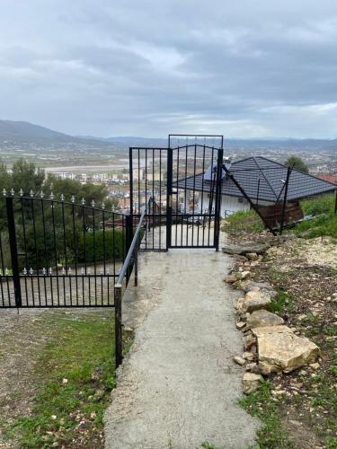 Foto sihtkohas Berat asuva majutusasutuse Pine Hill Villa galeriist
