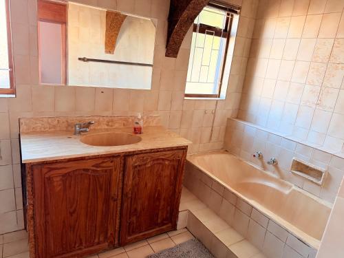 a bathroom with a sink and a tub at Zahies Accommodation in Panorama