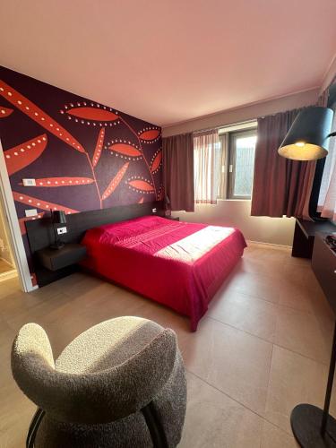 Un pat sau paturi într-o cameră la Sky suite