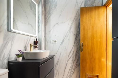 Stylish & Newly Renovated Retreat in Málaga Centre photo 4