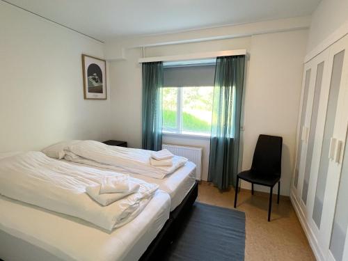 Llit o llits en una habitació de Eiðar - Apartments