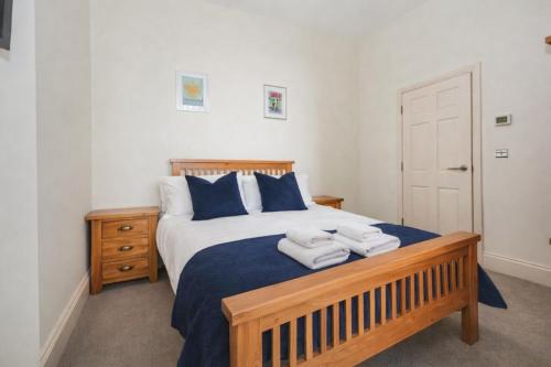 a bedroom with a bed with towels on it at Minster's Keep- Near York Minster & Free Parking in York