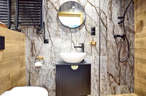 a bathroom with a sink and a mirror at Tlenoterapia in Białystok