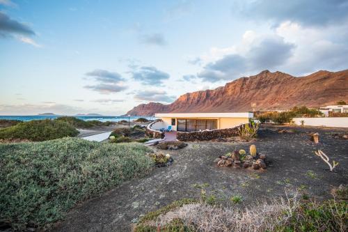 Famara Sunset Bungalow