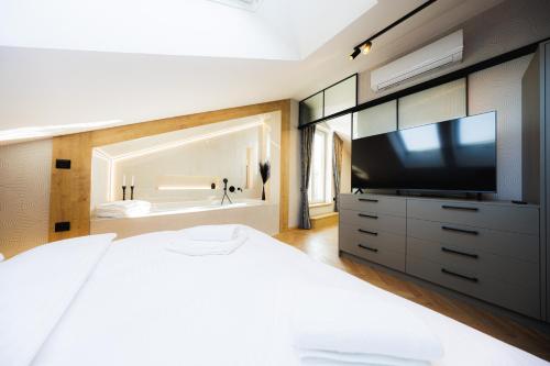 StayPrime Apartments, historic centrum, panorama, free wifi, jacuzzi, parking