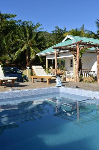 Piscina a Belle Vacance o a prop