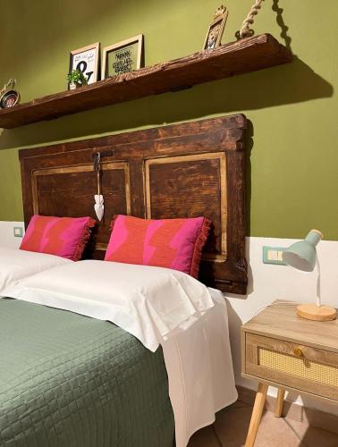 a bedroom with a bed with pink and green at Podere Montecorno in Alberese