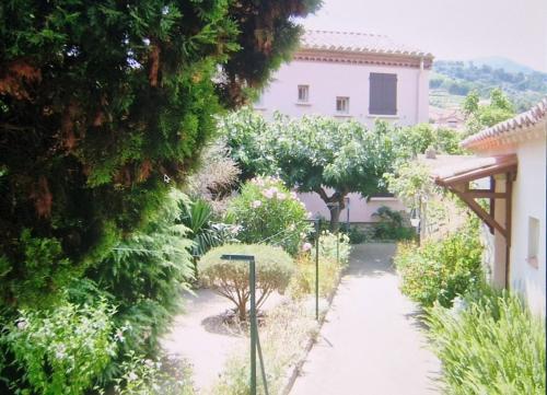 Maison - 4 chambres- grand terrain clos