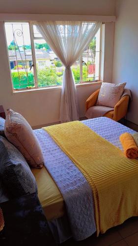 Llit o llits en una habitació de Lyne's Guesthouse