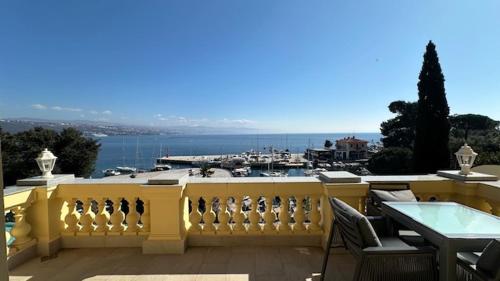 La verita 1 st line with balcony