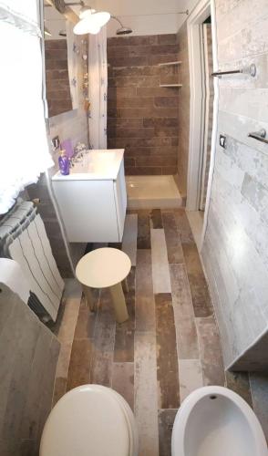a bathroom with a sink and a toilet and a tub at Pisolo in Procchio