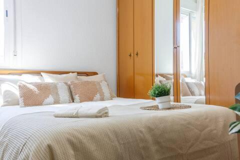 Fresh, Spacious Beach Apartment in Valencia