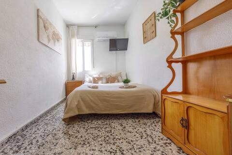 Fresh, Spacious Beach Apartment in Valencia
