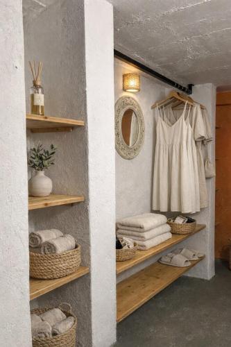a room with shelves with towels and a mirror at Katoi traditional house in Éxo Khóra