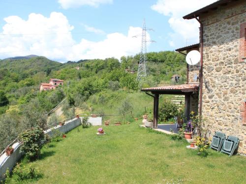 Foto da galeria de Alluring Holiday Home in Canossa with Pool Garden Barbecue em Mulazzo