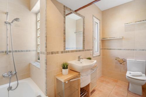 a bathroom with a sink and a toilet and a shower at Casa Masi by 3VILLAS in Son Parc
