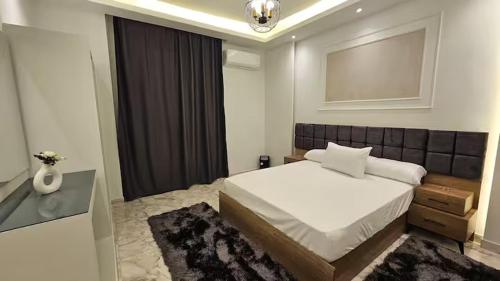 DHB STAYS Downtown Cairo 2 Bedroom Vintage Apartment