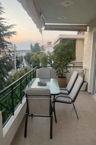 Bright 80sqm Apartment Glyfada-Sleeps 4 by MPS
