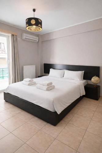Bright 80sqm Apartment Glyfada-Sleeps 4 by MPS
