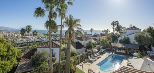 Stunning 5-Bed Villa with Private Pool