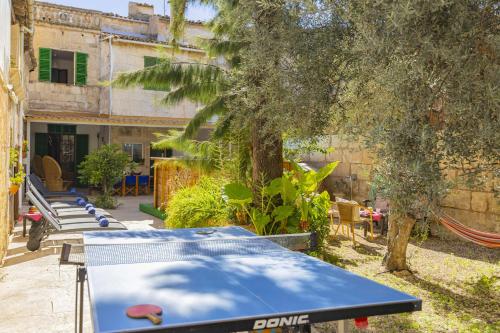 a group of ping pong tables in a yard at Casa de Can Virolla Gran in Sa Pobla