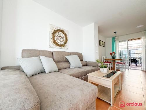 a living room with a couch and a table at El Embarcadero in Oropesa del Mar