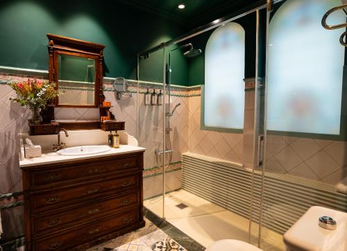 a bathroom with a sink and a shower at Casa Inquieta Hotel Boutique in Seville