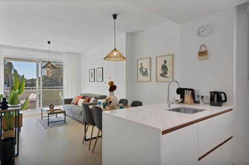 Apartment with terrace, parking, pool and A C - Horus 1