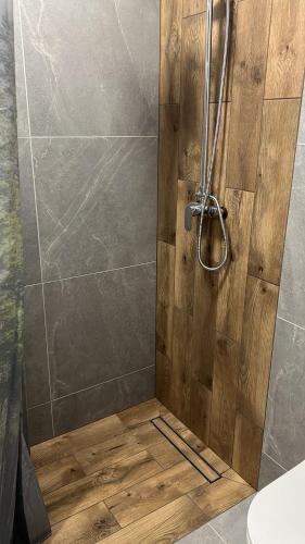 a bathroom with a shower with a glass door at Apartament w Centrum - Parking in Ostrów Wielkopolski