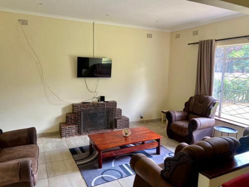 Stylish 3-bedroom guesthouse in Greendale - 2336