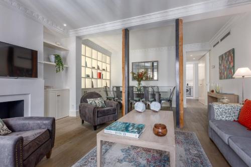 Elegant 2-Bed Apartment in Central Madrid