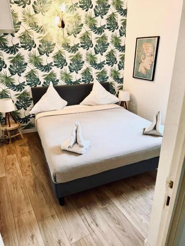 All new charming 1br hyper centre with balcony and AC