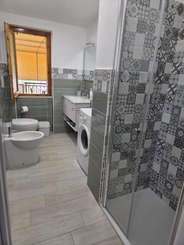 a bathroom with a shower and a toilet and a sink at Ampia terrazza privata a due passi da Pizzo e Tropea in Vibo Valentia Marina