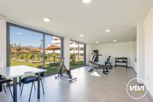 ViVi Homes - Family Retreat - Terrace - Pool - Gym