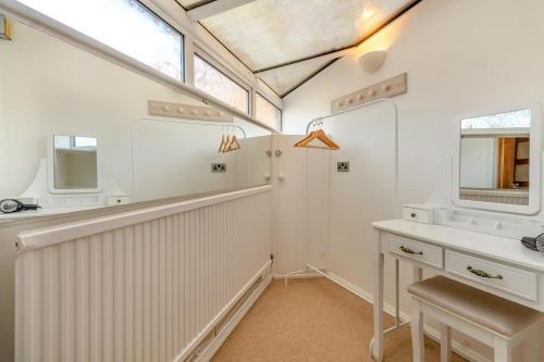 a bathroom with a sink and a mirror at 3 Bed in Stratford St. Andrew oc-swint in Farnham