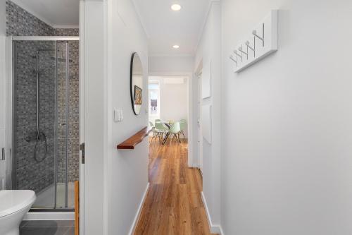 Stylish 2BR with Amazing Natural Light by Soulplaces