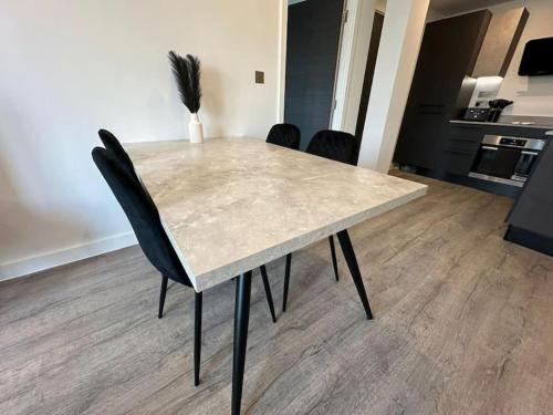Modern Central York Apartment - Free Parking & Gym photo 6