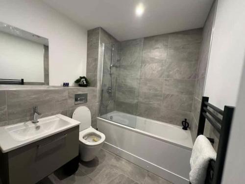 Modern Central York Apartment - Free Parking & Gym photo 7