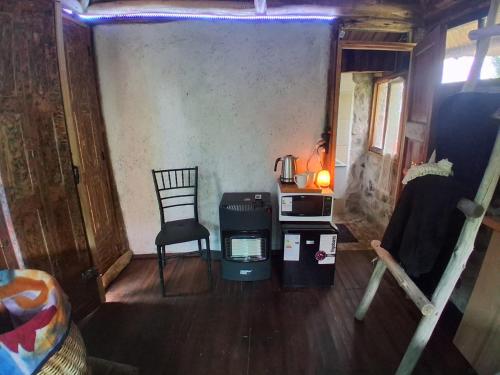 an overhead view of a room with a chair and a microwave at B&B Dormis de montaña Memé in Potrerillos