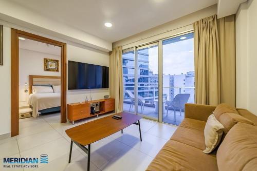 Amplio depto de un dormitorio a 20 metros del Shopping del Sol