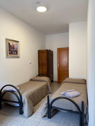 a bedroom with two beds in a room at Casa Ivana in Norma