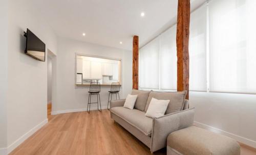 Refurbished and bright-Pool-1Bed 1Bath-Chueca