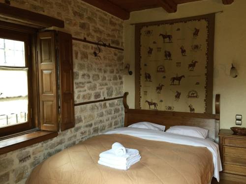 a bedroom with a bed with towels on it at Old Inn in Karpenision