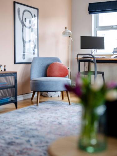 a living room with a chair and a desk at Seaside 2Bed En-suite Flat, Parking by Adliv in Margate