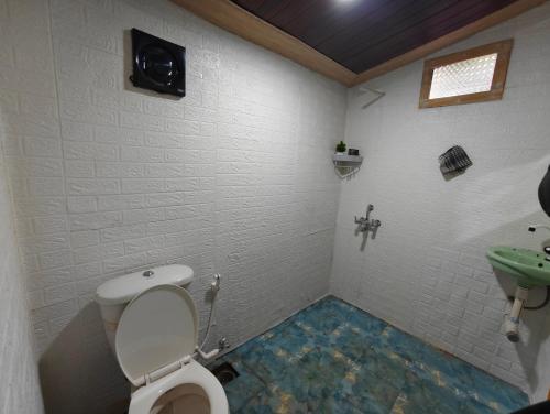 a bathroom with a toilet and a sink at victory farms in Nadora