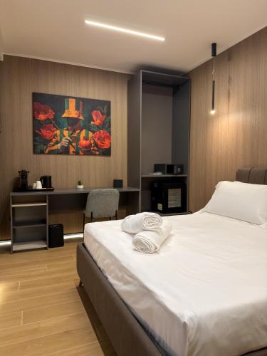 a hotel room with a bed and a desk at Il Tempio Luxury Rooms in Cosenza