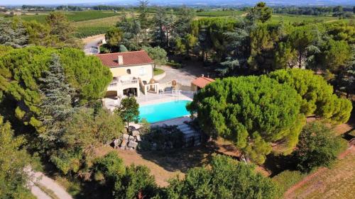 Villa avec piscine, jardin de 8000m2, cuisine extérieur à 20min de Carcassonne