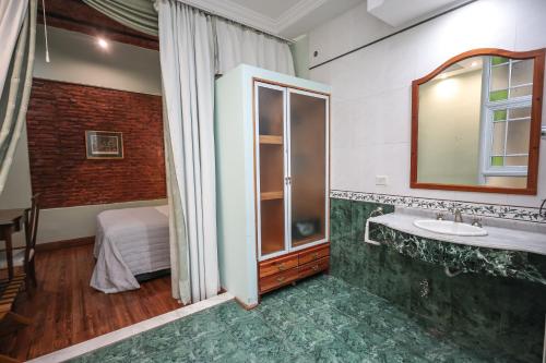 a bathroom with a sink and a mirror at Hotel A&B Internacional in Buenos Aires