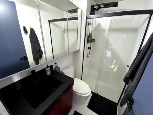 a bathroom with a black sink and a glass shower at Central Studio in the metro Butantã in São Paulo