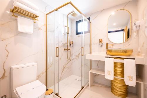 a bathroom with a sink toilet and a mirror at Solar Antigo Luxury Porto Aeroporto in Moreira